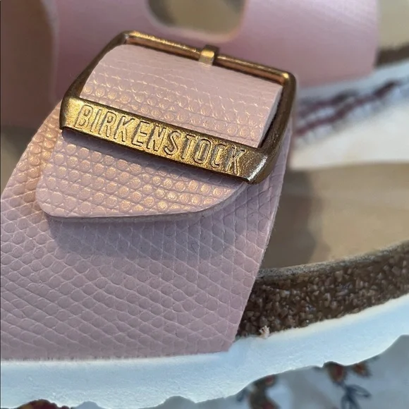 Birkenstock Women’s Light Pearlized Pink Slide Sandals in size 37 (7) - Picture 8 of 8